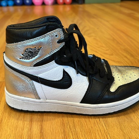 2021 NIKE AIR JORDAN BLACK AND SILVER HIGH TOPS - SIZE 7 1/2 - Picture 4 of 10